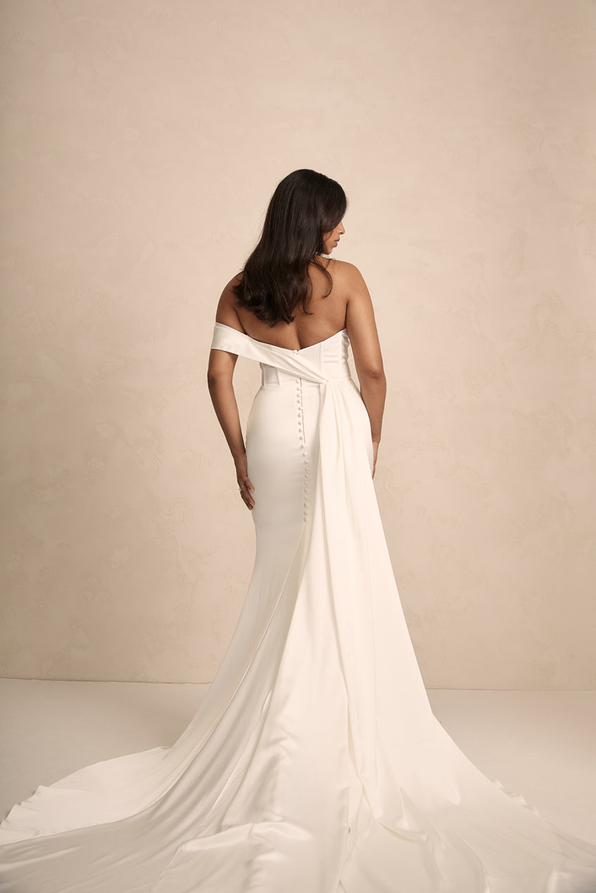 RHODE SATIN DETACHABLE TRAIN + SLEEVES